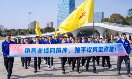 新春新景启新程丨蛇年开工第一跑，冲！